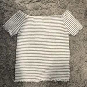 Selling a white and black raffled shirt